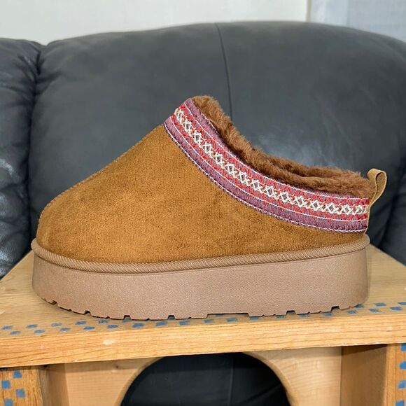 YOKI 8 OWEN-12 Camel Brown Burgundy Red Ivory Embroidered Brown Sherpa Lined - Picture 1 of 13